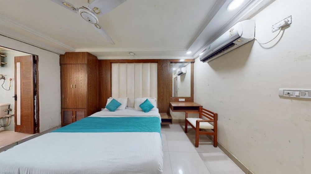 Room image 3